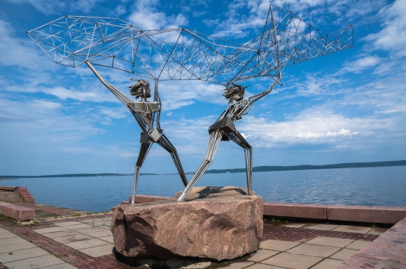 Петрозаводск скульптура рыбаки Онежская набережная
