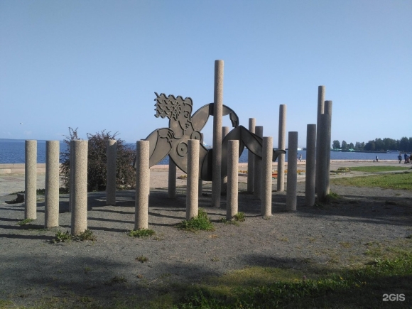 Памятники на Онежской набережной Петрозаводска