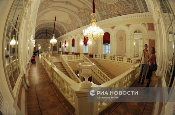 Большой театр историческая сцена фойе