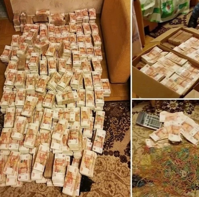 Диван с деньгами бухгалтер