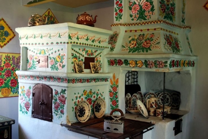 Русская печь в избе Расписная