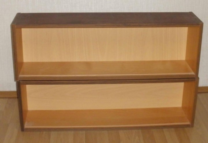 Книжные полки со стеклом
