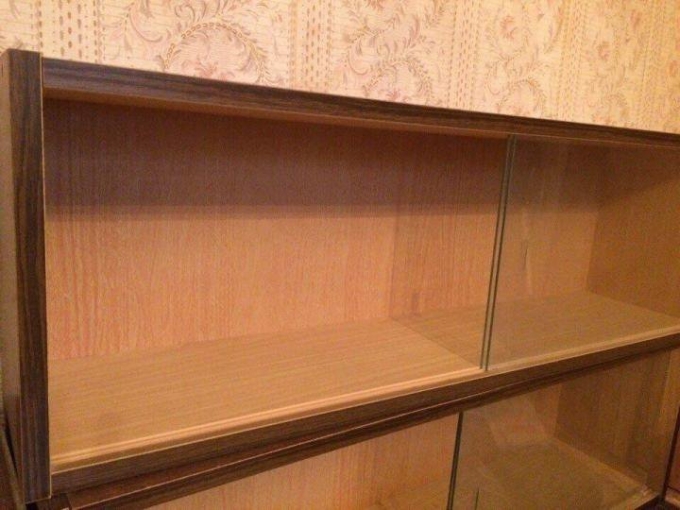Чешские книжные полки со стеклом