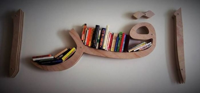 Дизайнерская книжная полка белая