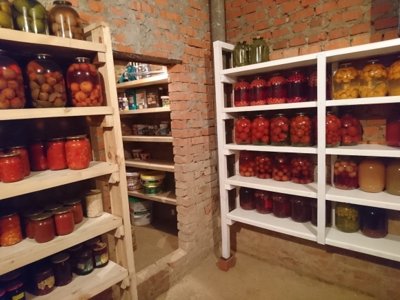 Стеллаж для банок в погреб