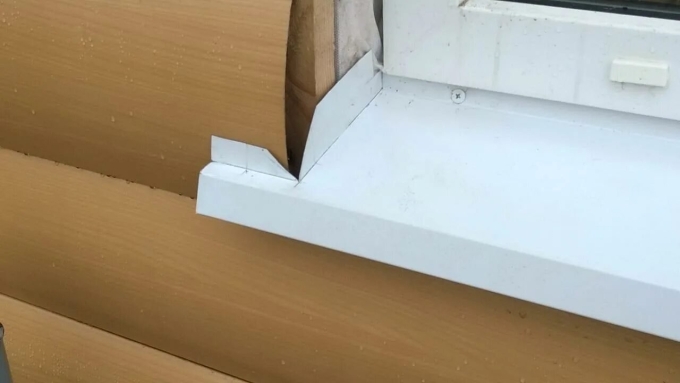 Околооконная планка и отлив для сайдинга