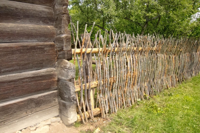 Жердяная изгородь