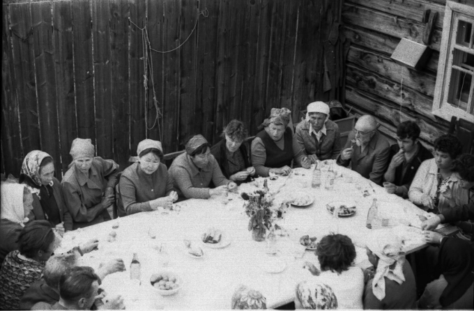 Деревенское застолье