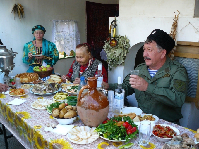 Деревенское застолье