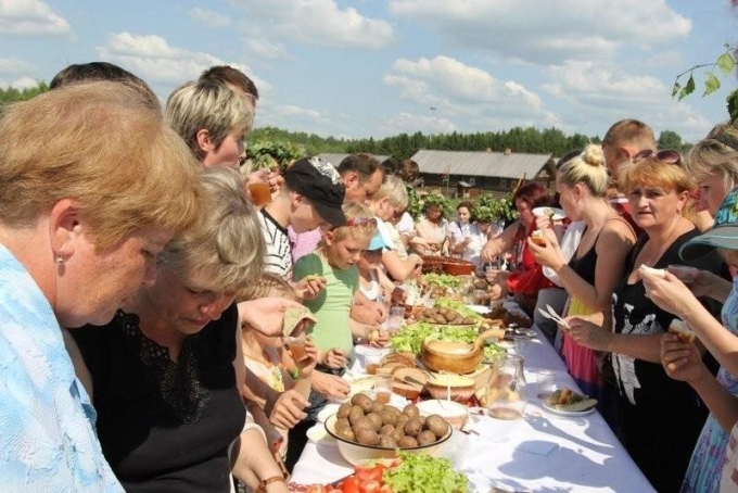 Свадебный стол в деревне
