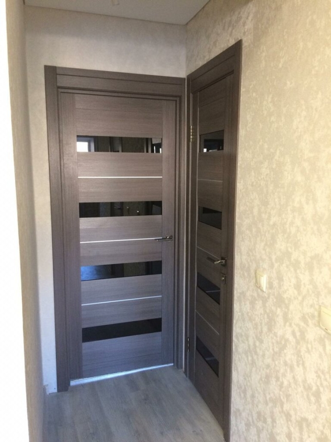 Установленная межкомнатная дверь