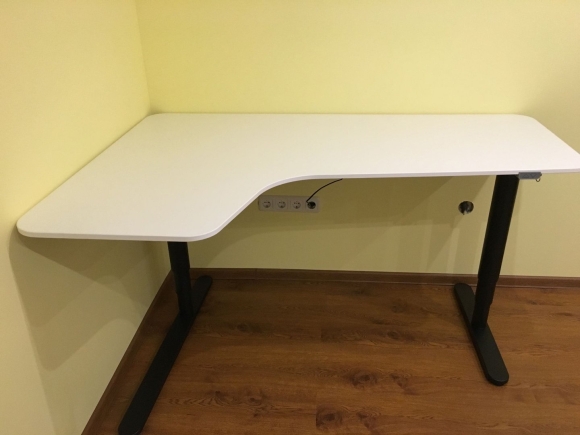 Письменный стол ikea БЕКАНТ
