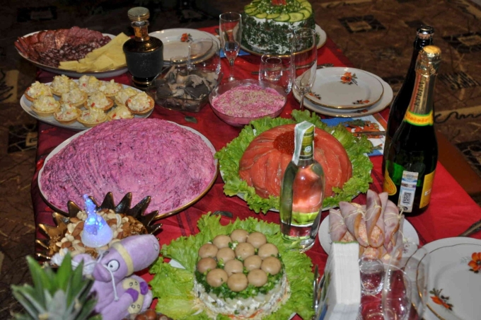 Новогодний и праздничный стол