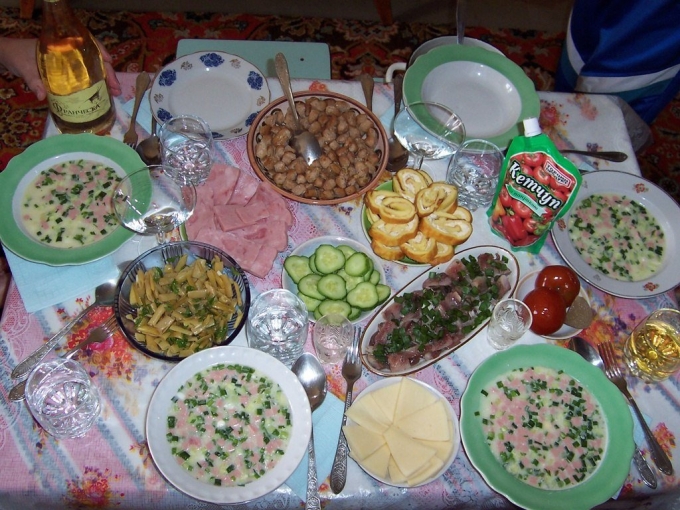 Скромный стол на день рождения