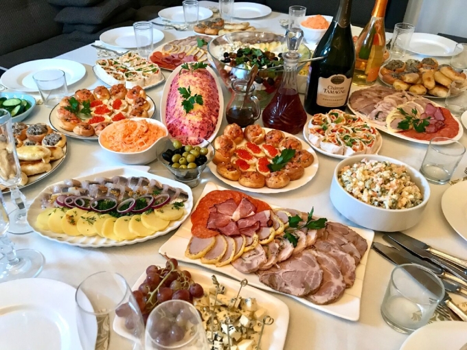 Шикарный стол на день рождения