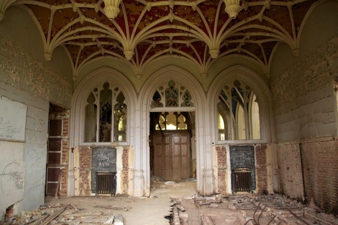 Заброшенный замок Chateau Miranda