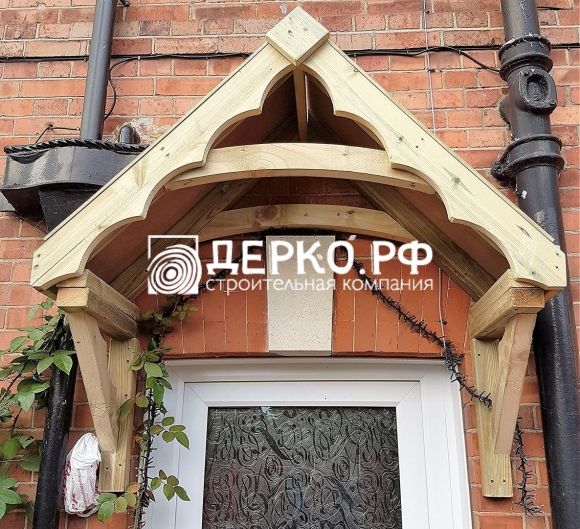 Деревянный навес над крыльцом