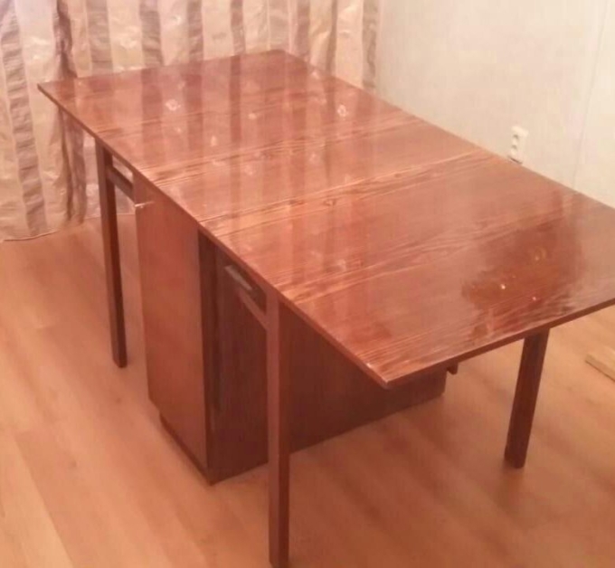 Стол раздвижной полированный