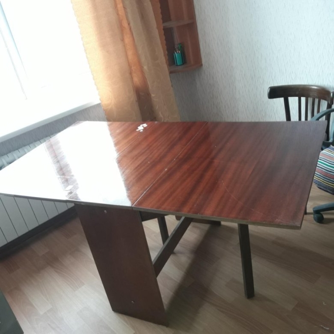 Стол раздвижной полированный