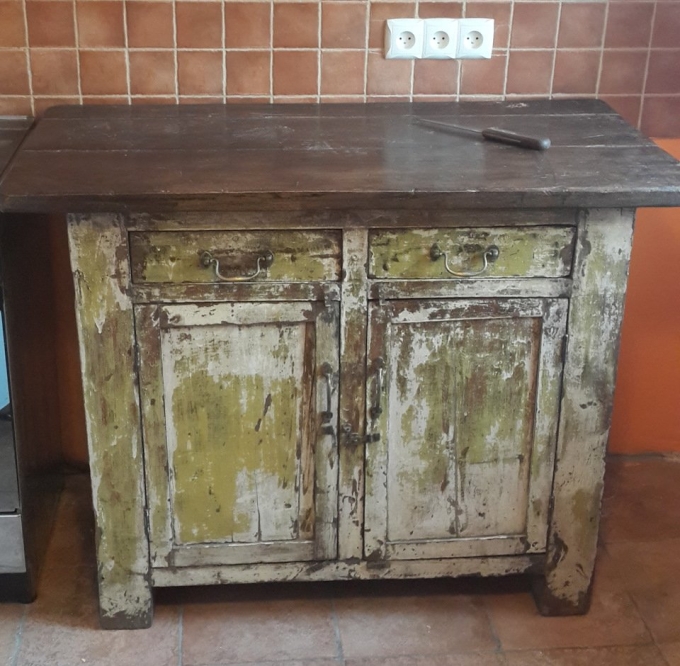 Старинный кухонный стол