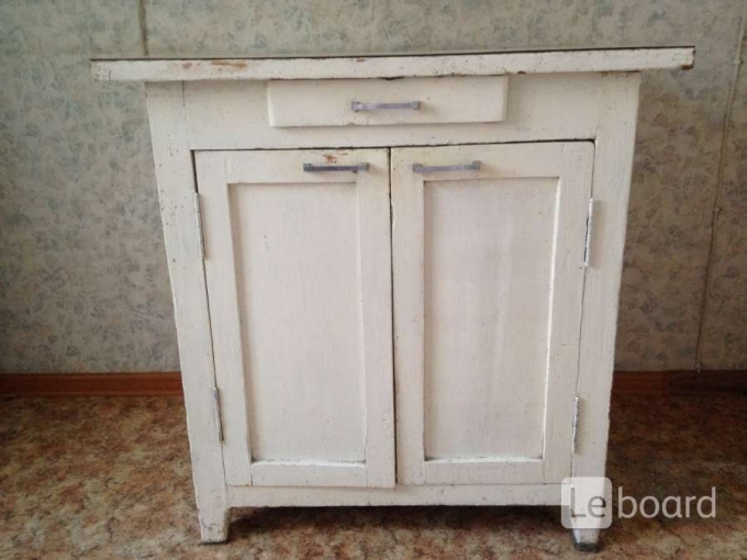 Старинные кухонные тумбочки