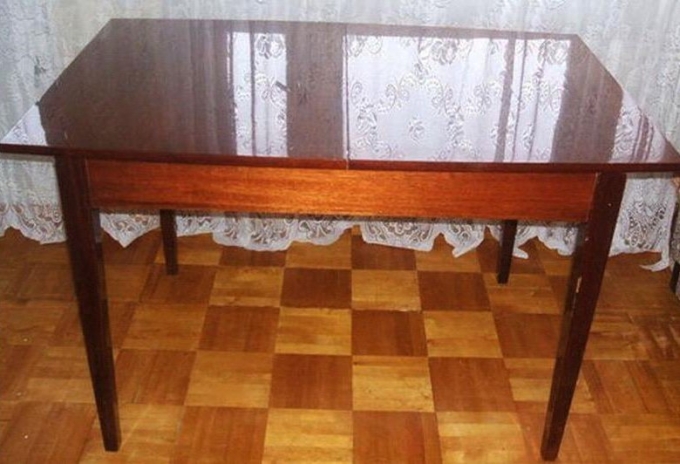 Стол раздвижной полированный