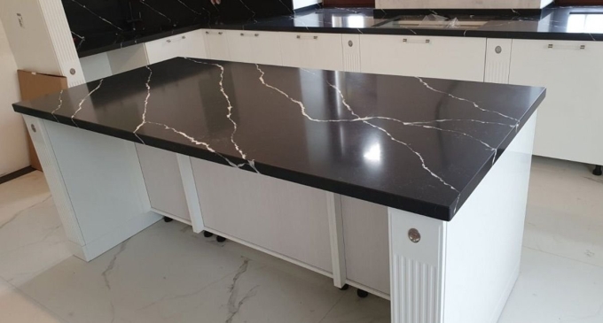 Кварцевый агломерат Nero Marquina