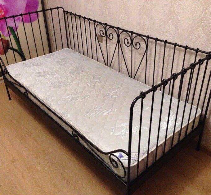 Металлическая кровать ikea Meldal