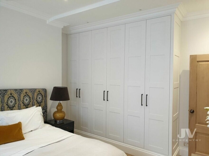 Fitted Cupboards перевод картинка
