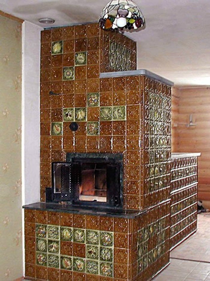 Печь отопительная дровяная кирпичная с изразцами