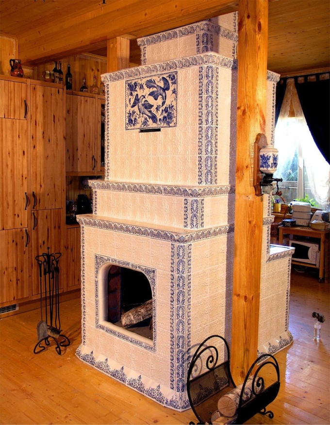 Печь голландка с изразцами Гжель