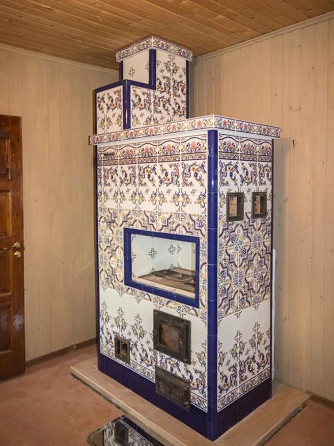 Печь голландка с изразцами