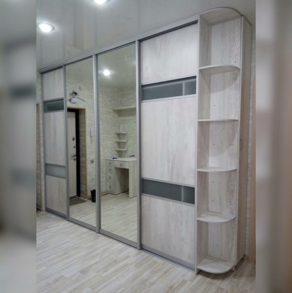 Серый шкаф купе в прихожую