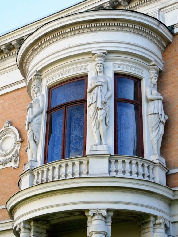 Раскрепованный антаблемент