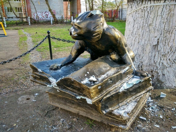 Памятник коту ученому в Ярославле