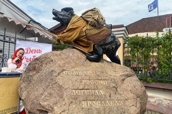 Памятник бронзовый медведь Ярославль