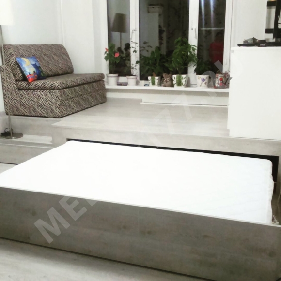 Выдвижная кровать из подиума