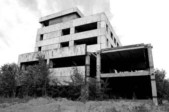 Поселок Врангель недостроенное здание
