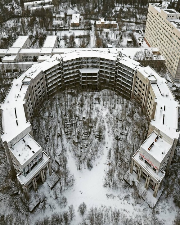 Недостроенные здания Москвы