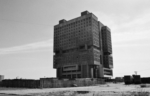 Недостроенное здание в Калининграде дом советов