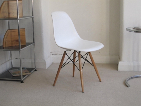 Стул Eames DSW белый Stool Group