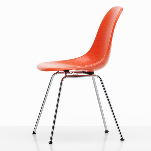 Стульях Eames Plastic Side Chair
