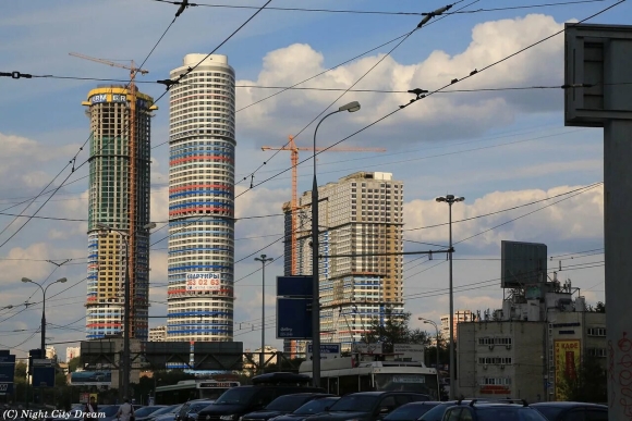 Триколор высотки в Москве