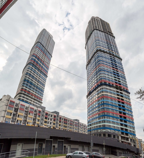Триколор высотки в Москве