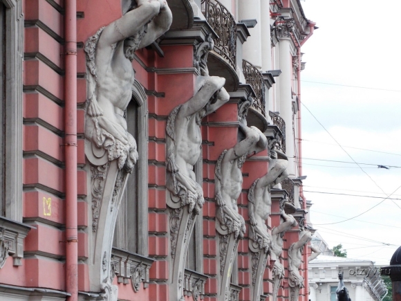 Санкт Петербург статуи Атланты