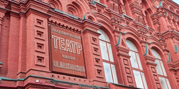 Театр из кирпичей