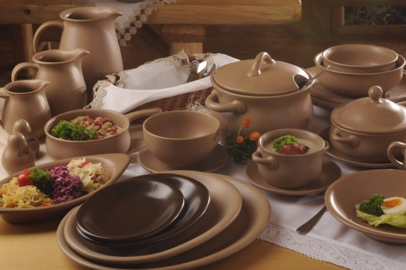 Красивая посуда для кухни