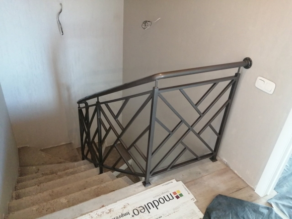 Лестничные ограждения из профильной трубы