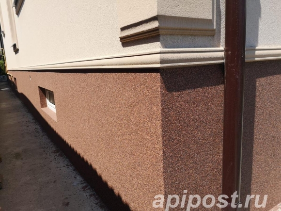 Облицовка цоколя мраморной крошкой