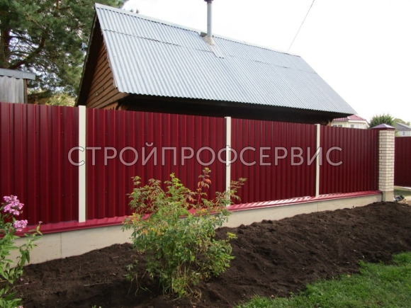 Бордовый забор из профнастила